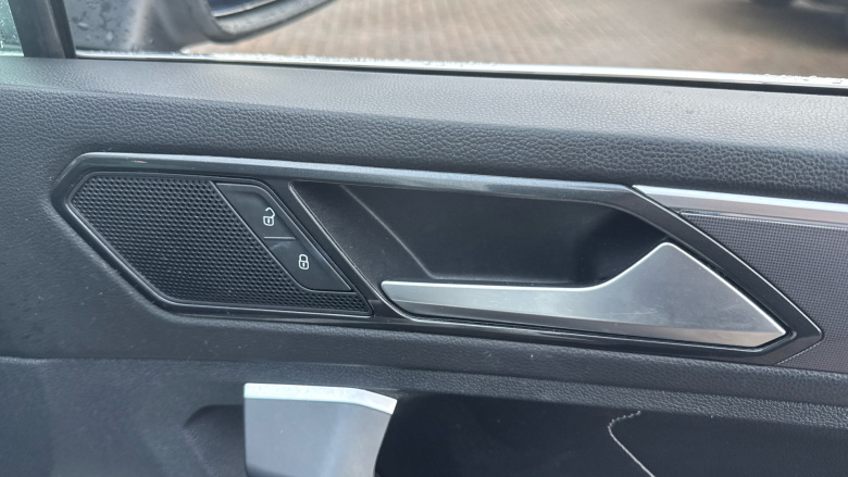 Volkswagen Tiguan 2.0 TDi 150 R-Line 5dr Diesel Estate